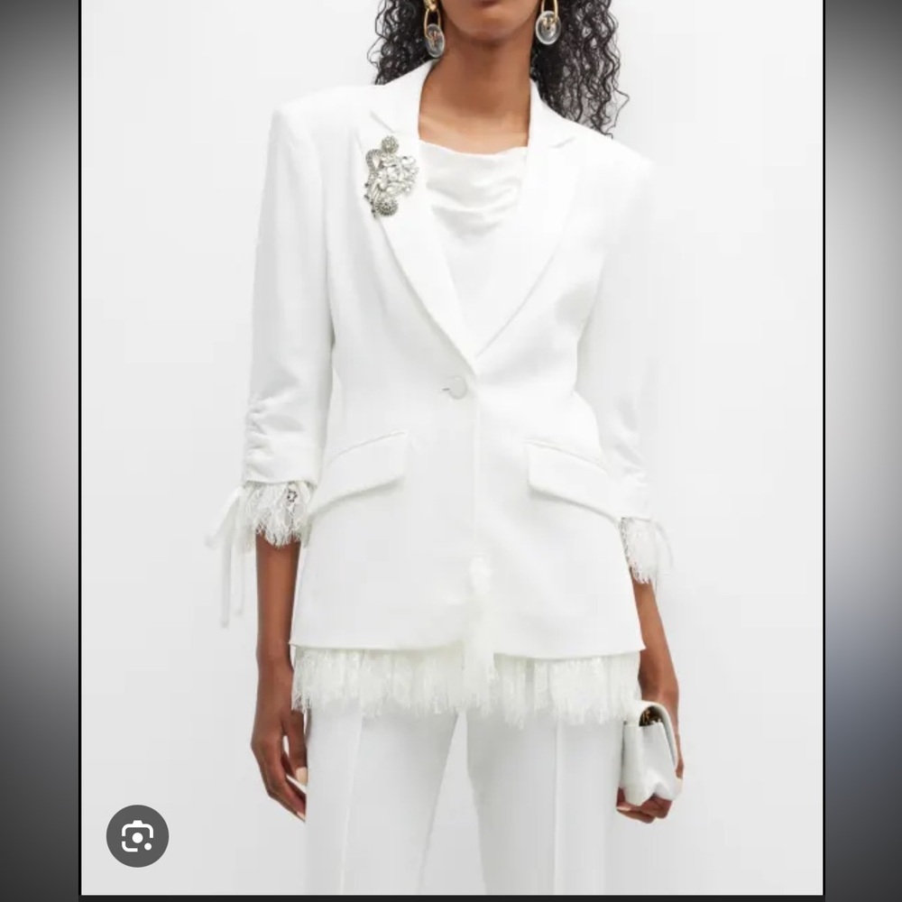 Cinq a  Sept  White Blazer
Gorgeous design with beautiful details